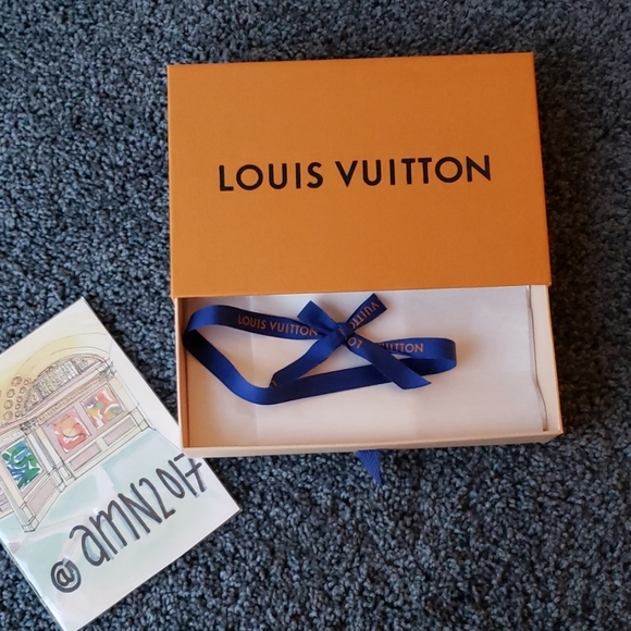 Louis Vuitton Gift Box and LV Ribbon - Picture 5 of 6